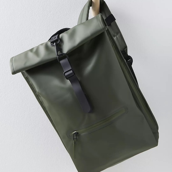 Rains Backpack BROKEN SIDE ZIPPER - Picture 4 of 8